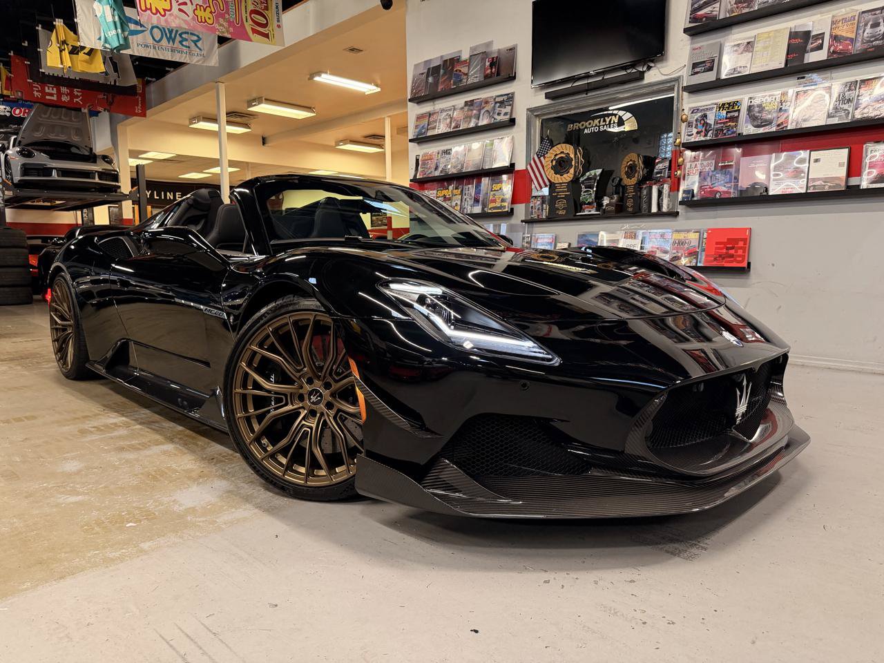 Used 2023 Maserati MC20 Spyder RWD image 1