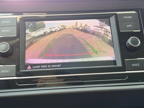 Used 2024 Volkswagen Jetta SE FWD image 22