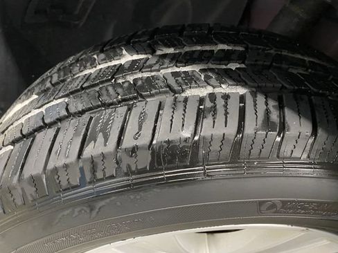 Used 2018 Ford Explorer XLT w/ Equipment Group 202A image 37