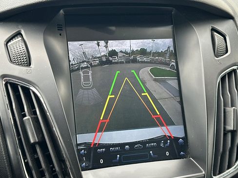 Certified 2018 Ford Focus SE FWD image 17
