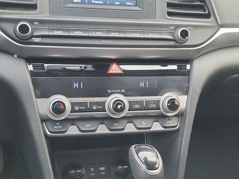 Used 2020 Hyundai Elantra SE w/ Cargo Package (C1) image 18