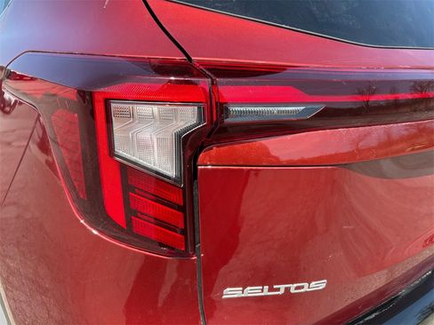 New 2025 Kia Seltos SX w/ SX Sunroof Package image 21
