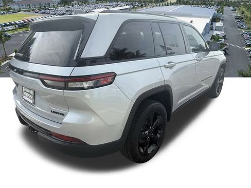 Certified 2025 Jeep Grand Cherokee Limited w/ Black Appearance Package image 5