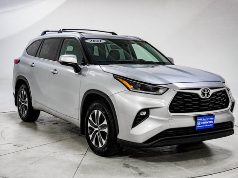 Used 2021 Toyota Highlander XLE image 14