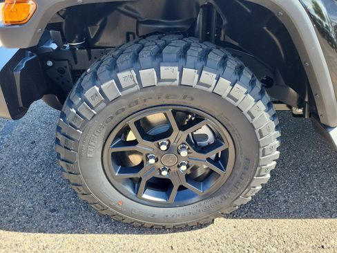 New 2025 Jeep Gladiator High Tide image 31