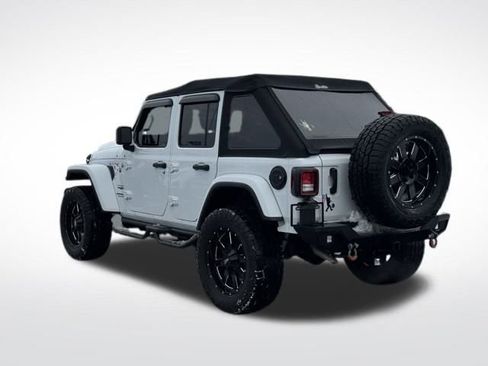 Used 2018 Jeep Wrangler Unlimited Sahara image 8