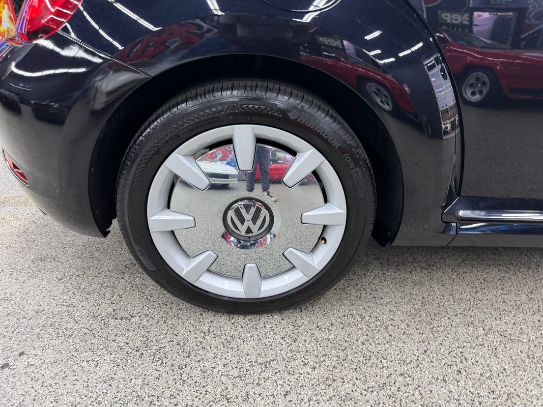 Used 2019 Volkswagen Beetle 2.0T S FWD image 33