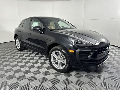 Certified 2025 Porsche Macan image 9