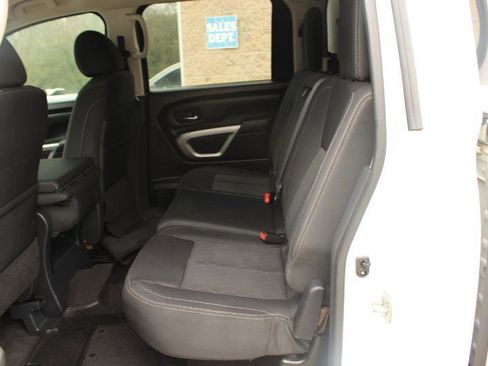 Used 2017 Nissan Titan SV RWD image 12