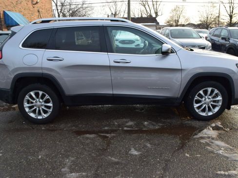 Used 2019 Jeep Cherokee Latitude w/ Popular Appearance Group FWD image 6
