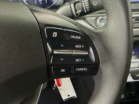 Used 2020 Hyundai Elantra SE w/ Cargo Package (C1) FWD image 15