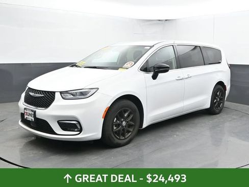 Used 2024 Chrysler Pacifica Touring-L FWD image 8
