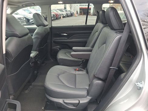 Used 2024 Toyota Grand Highlander Limited image 11