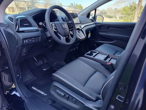 New 2026 Honda Odyssey Touring image 2