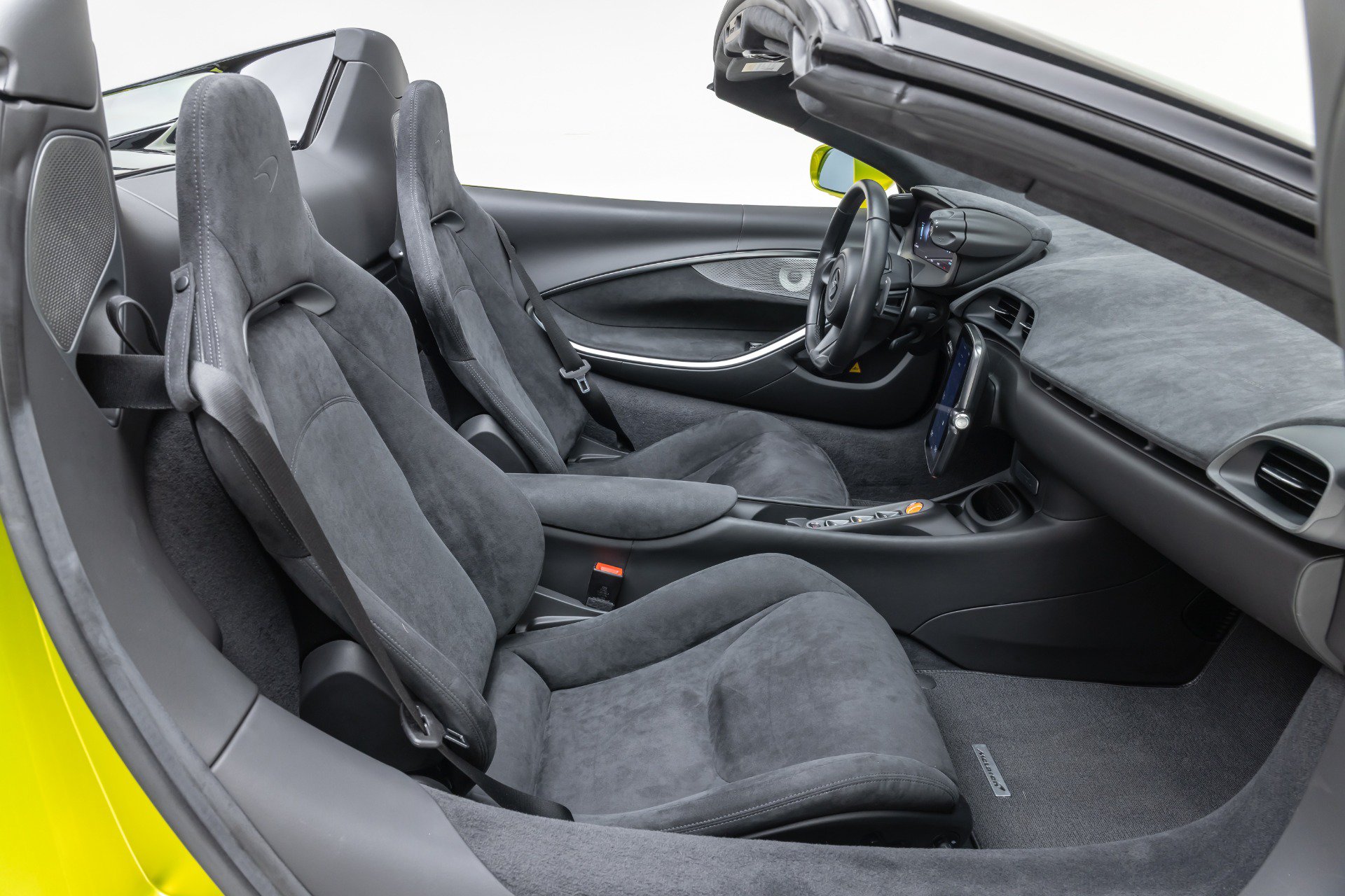 Used 2025 McLaren Artura Spider RWD image 43