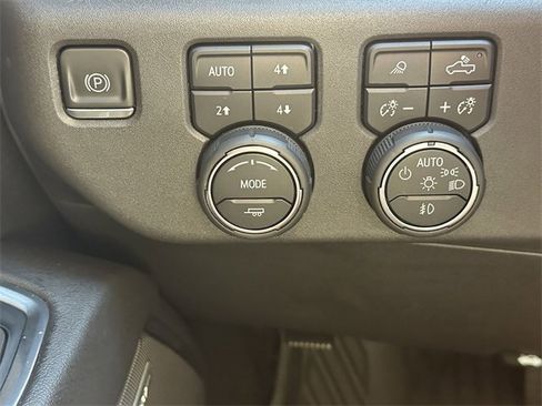 Used 2022 Chevrolet Silverado 1500 LT Trail Boss w/ LT Trail Boss Premium Package image 30