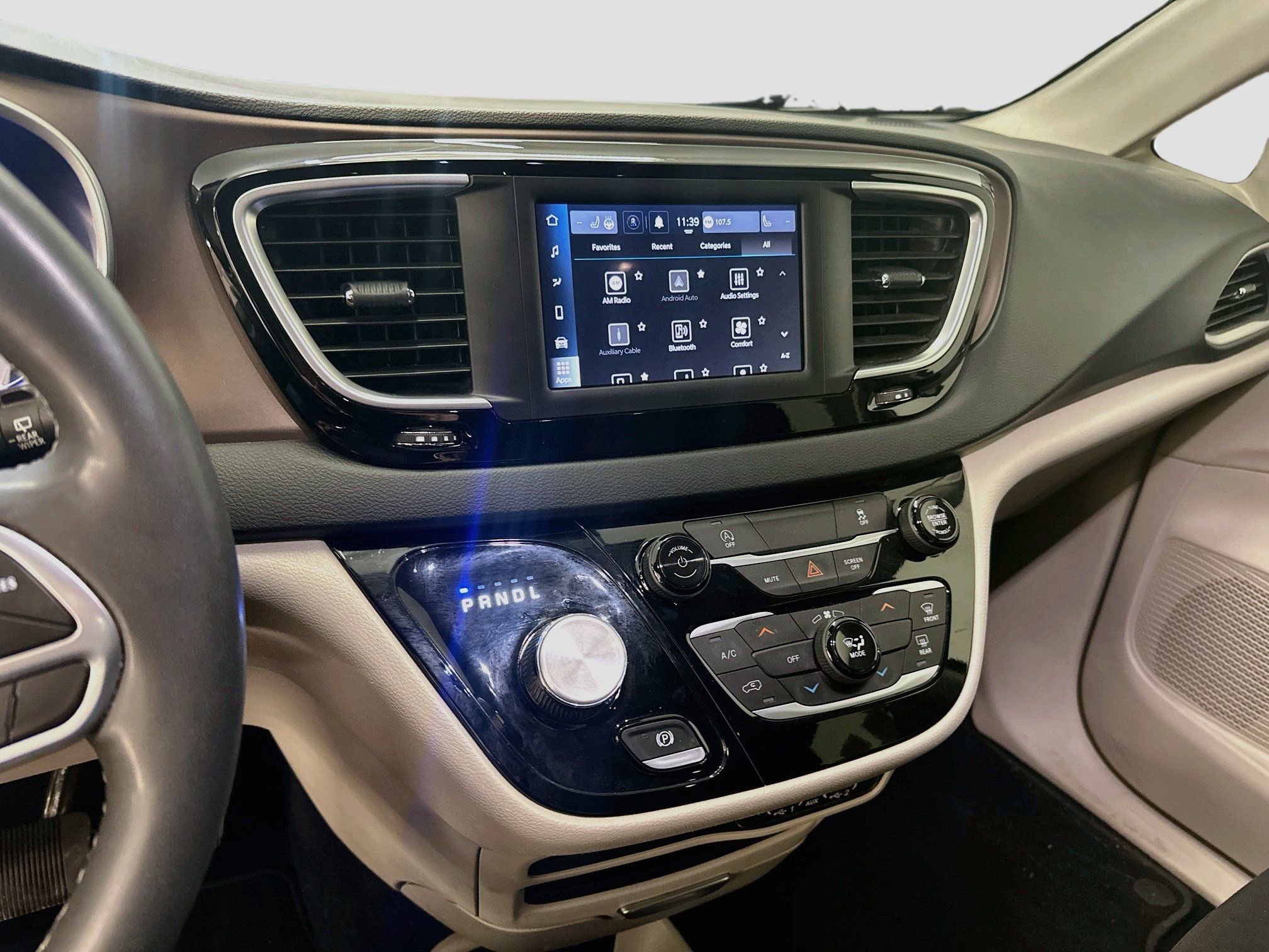 Used 2023 Chrysler Voyager LX FWD image 25