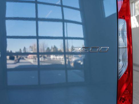 Used 2025 Mercedes-Benz Sprinter 2500 image 24