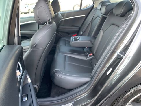 Used 2025 Genesis G70 2.5T AWD/4WD image 21