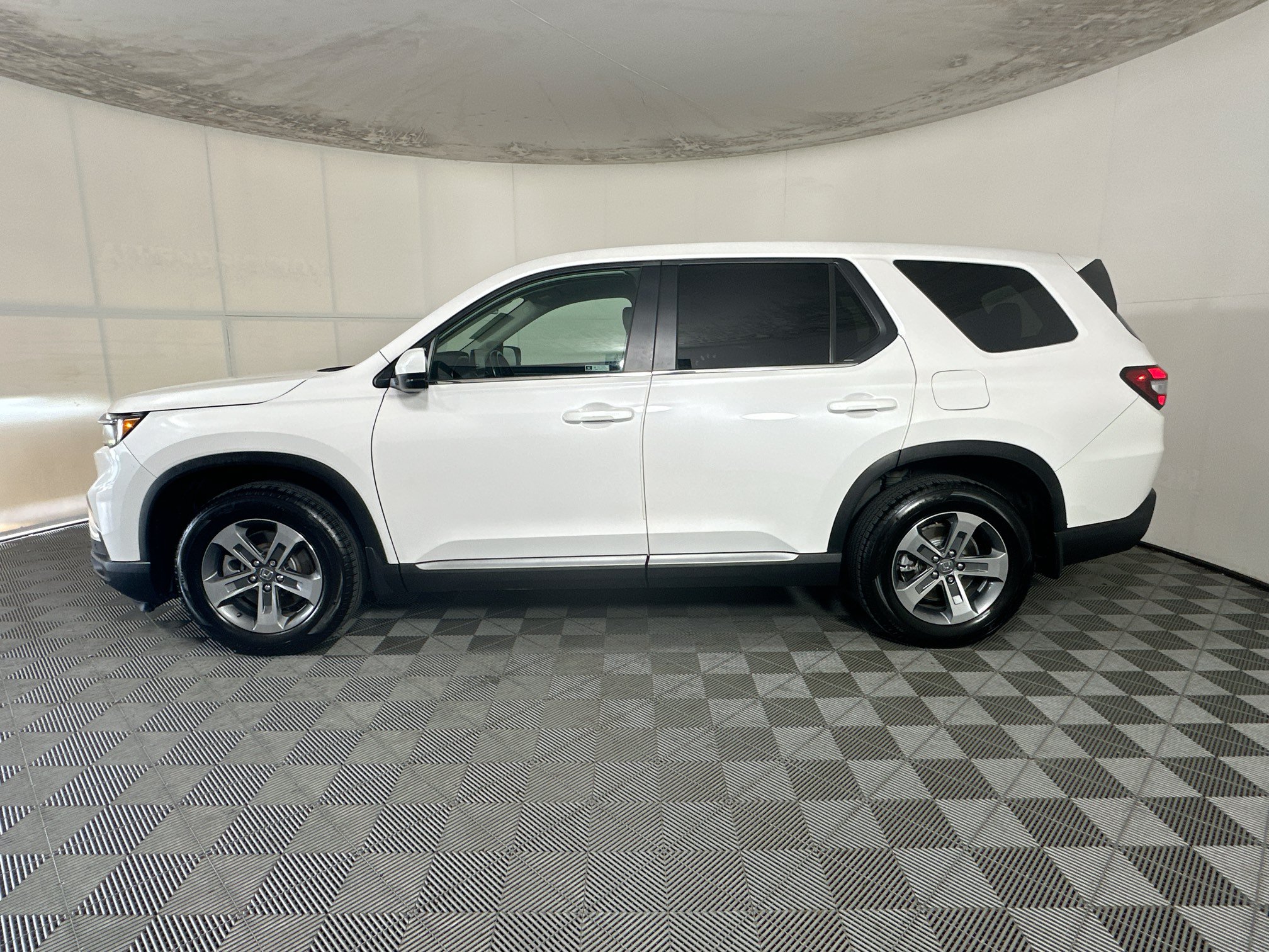 Used 2023 Honda Pilot EX-L image 6