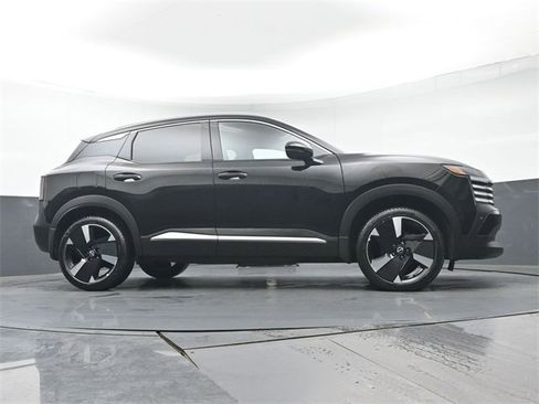 Used 2025 Nissan Kicks SR image 35