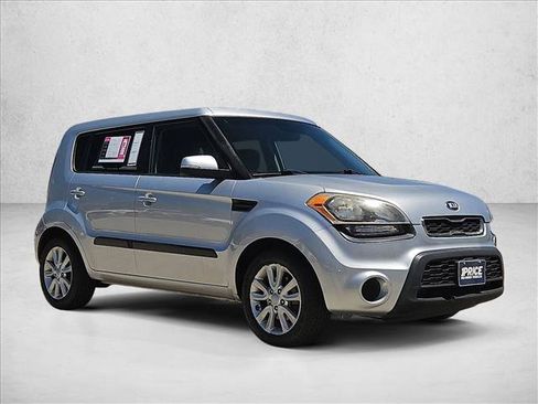 Used 2013 Kia Soul + FWD image 3
