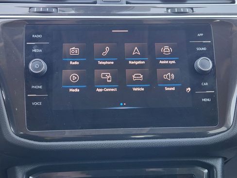 Used 2024 Volkswagen Tiguan SE image 18