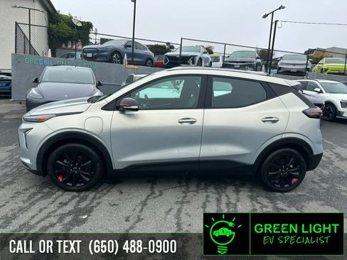 Used 2023 Chevrolet Bolt EUV LT w/ Convenience Package FWD image 8