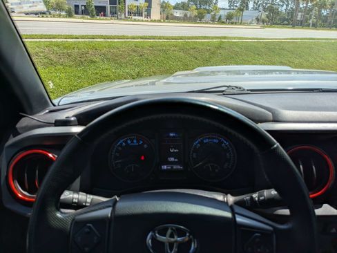 Used 2021 Toyota Tacoma TRD Sport w/ Technology Package AWD/4WD image 29