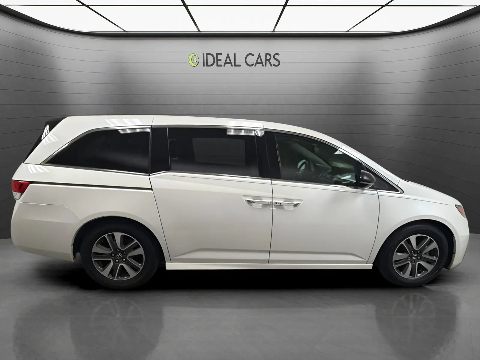 Used 2015 Honda Odyssey Touring Elite image 4