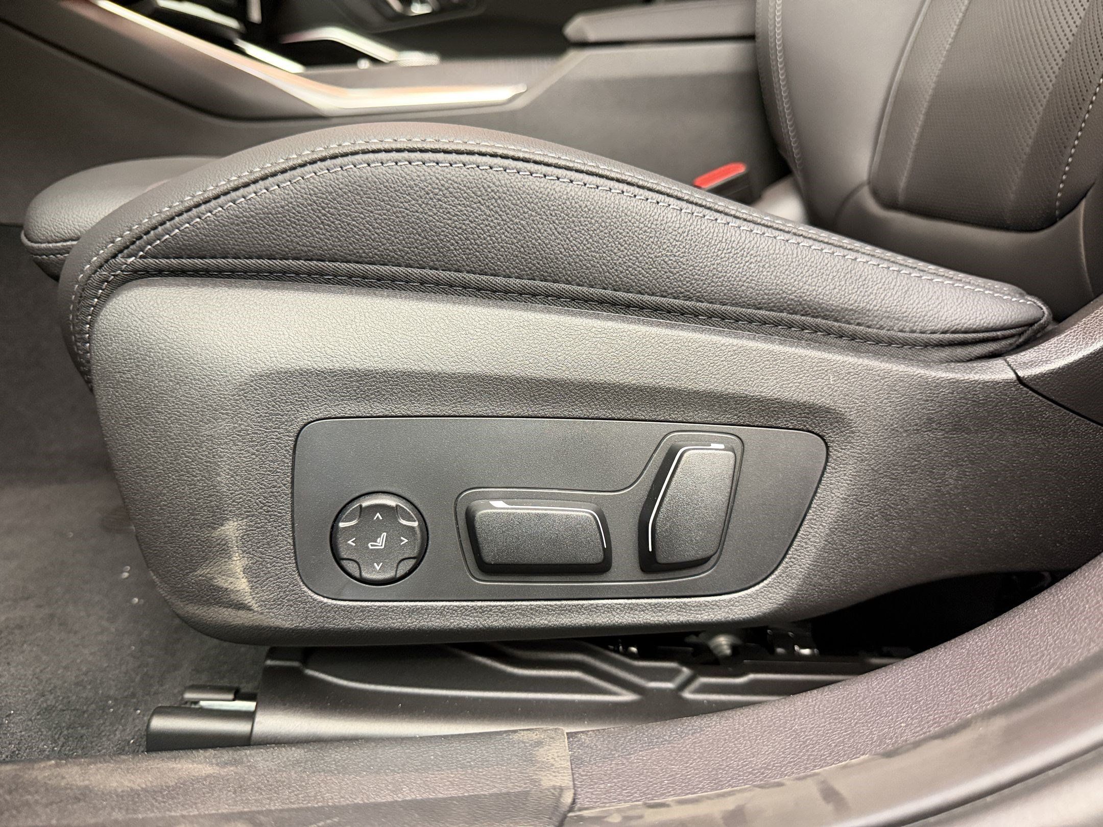 New 2026 BMW 330i Sedan w/ M Sport Package RWD image 15