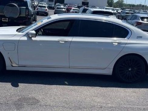 Used 2018 BMW 740e xDrive w/ Executive Package AWD/4WD image 4