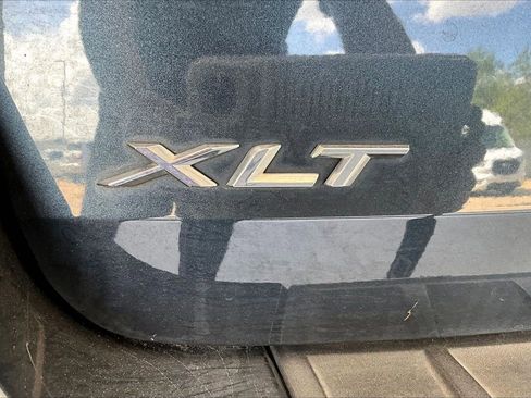 Used 2022 Ford Explorer XLT image 9