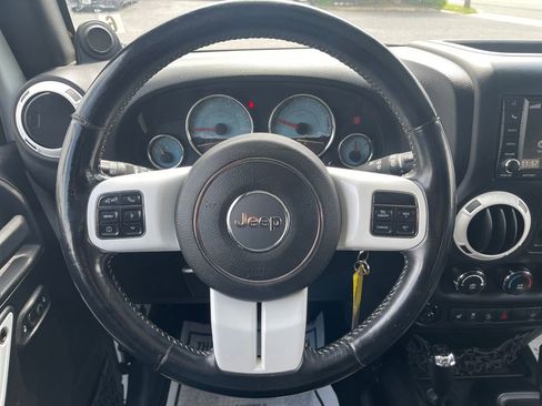 Used 2014 Jeep Wrangler Unlimited Sahara AWD/4WD image 22