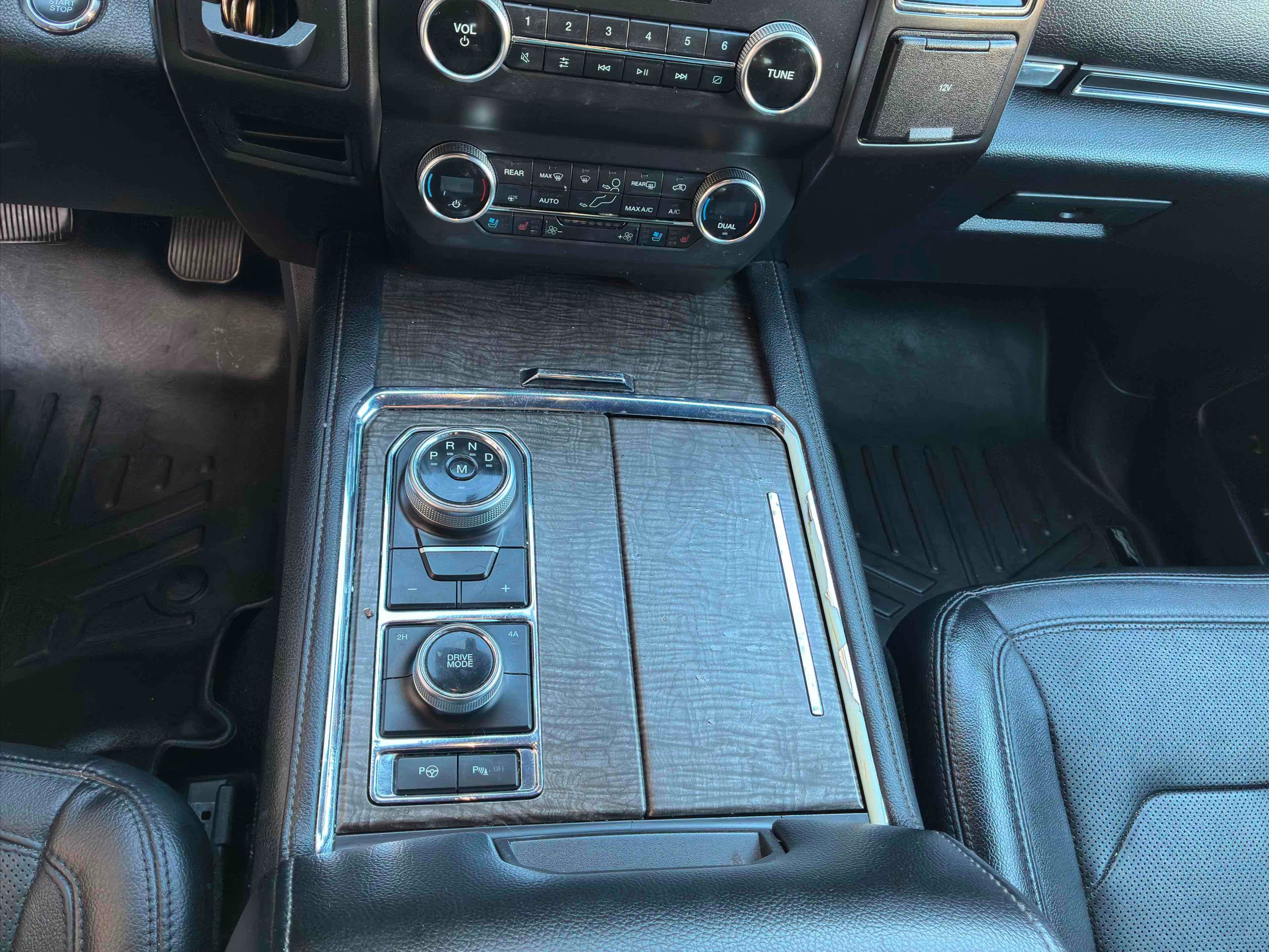 Used 2019 Ford Expedition Limited w/ Equipment Group 301A AWD/4WD image 23