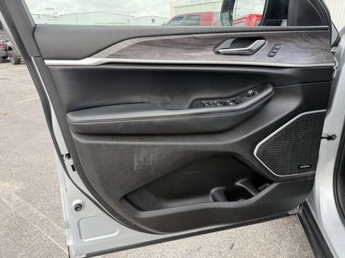 Used 2022 Jeep Grand Cherokee L Limited image 9