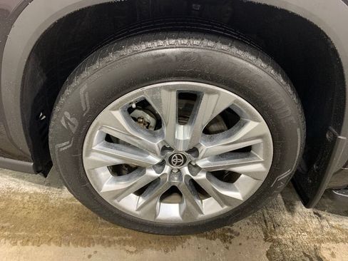 Used 2022 Toyota Highlander Limited FWD image 8