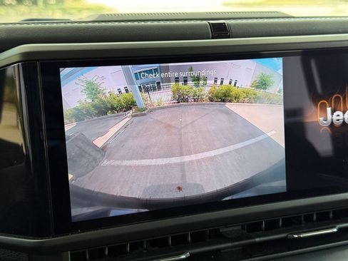Used 2025 Jeep Wrangler Unlimited Sahara AWD/4WD image 24