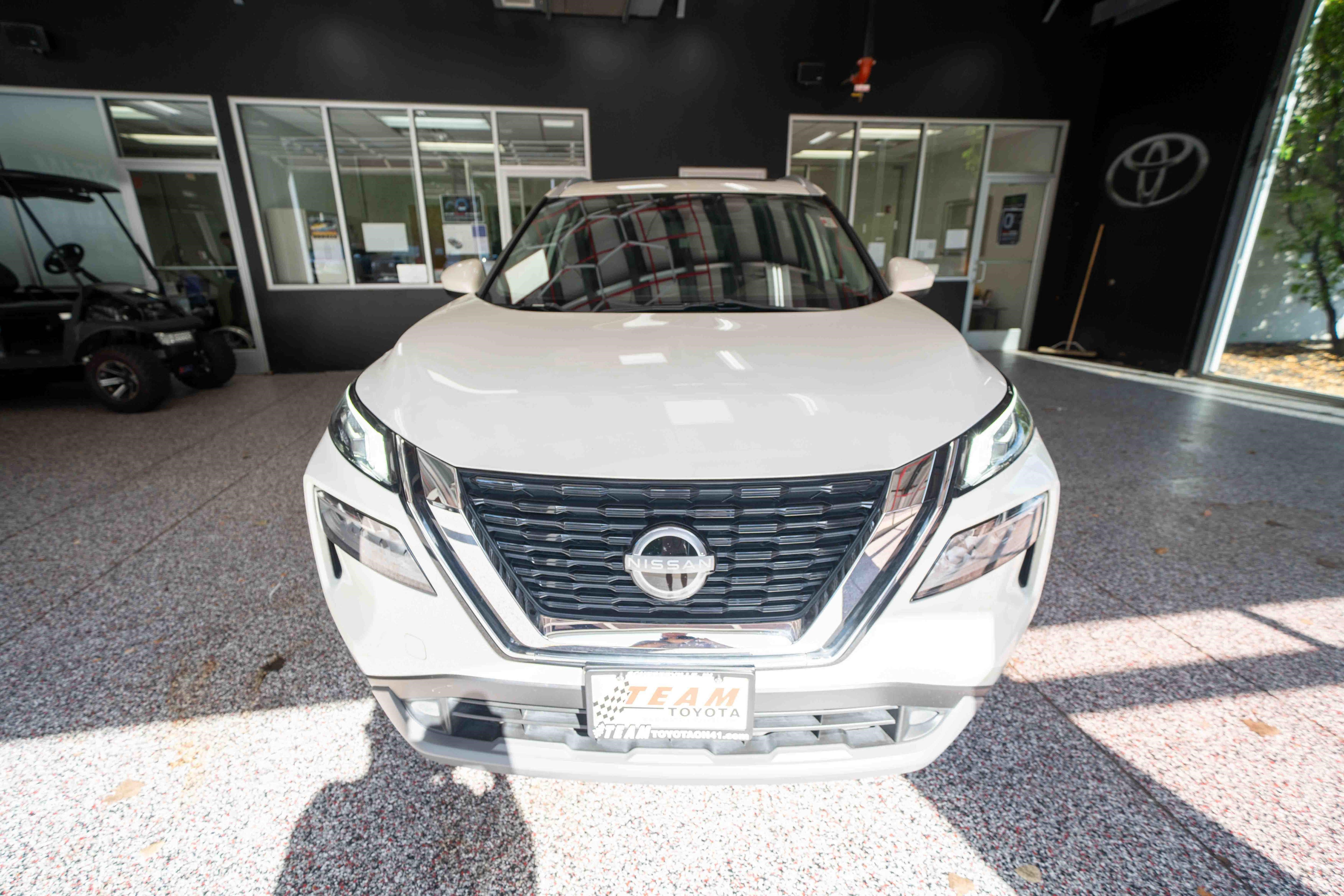 Used 2023 Nissan Rogue SV w/ SV Premium B Package AWD/4WD image 6