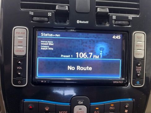 Used 2011 Nissan Leaf SL FWD image 32