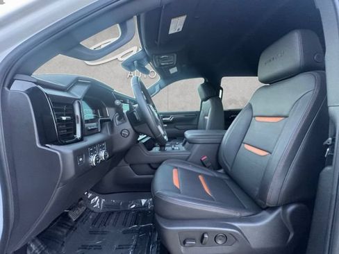 Used 2025 GMC Sierra 1500 AT4 w/ Technology Package AWD/4WD image 19