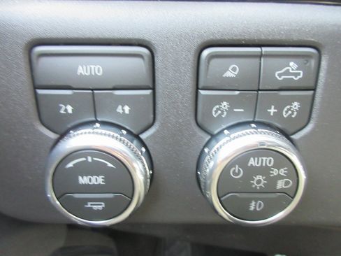 New 2026 GMC Sierra 1500 SLT w/ SLT Convenience Package image 17