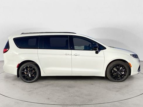 New 2026 Chrysler Pacifica Select w/ S Appearance Package image 7