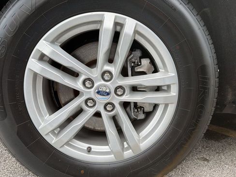 Used 2024 Ford Explorer XLT w/ Equipment Group 202A image 10