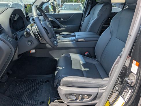 Certified 2025 Lexus LX 600 4WD w/ Appearance Package image 18