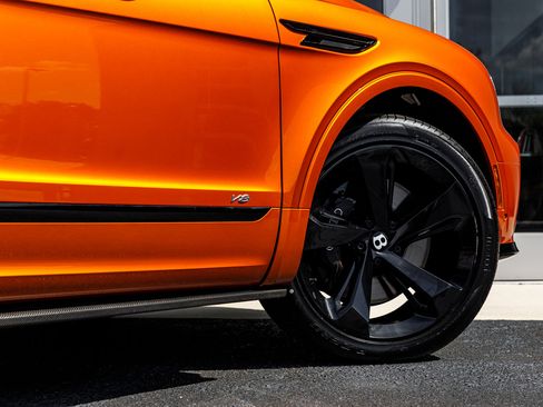 Used 2021 Bentley Bentayga image 20