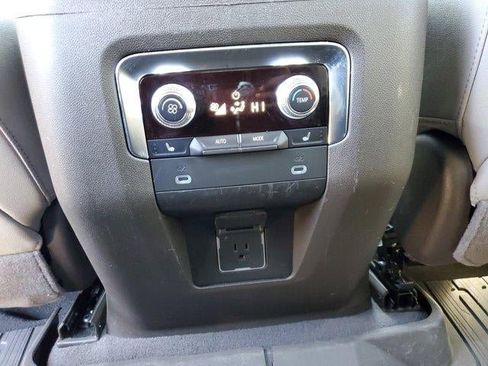 Used 2023 GMC Yukon SLT w/ SLT Luxury Package AWD/4WD image 11