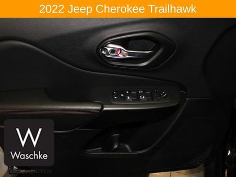 Used 2022 Jeep Cherokee Trailhawk image 15
