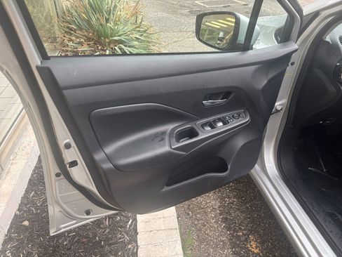 Used 2025 Nissan Versa SV FWD image 18