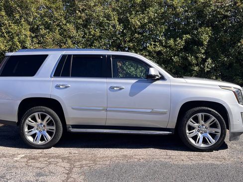 Used 2019 Cadillac Escalade Luxury image 9